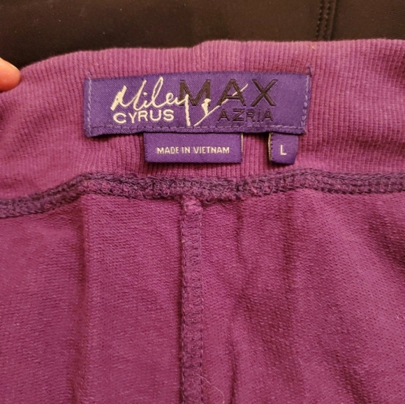 Miley Cyrus Capri Pants - Picture 4 of 4